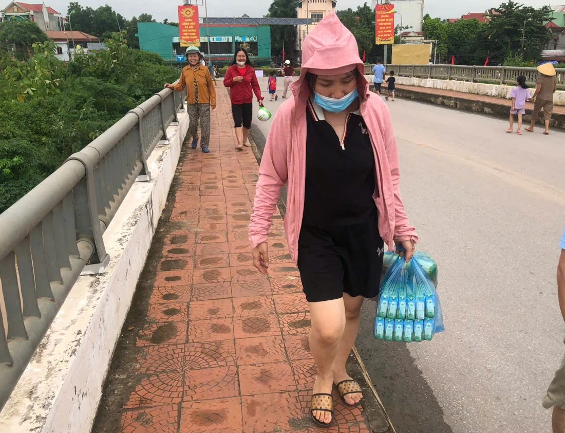 Lũ trên sông Bưởi trên mức báo động III, cô lập nhiều thôn trên địa bàn xã Kim Tân