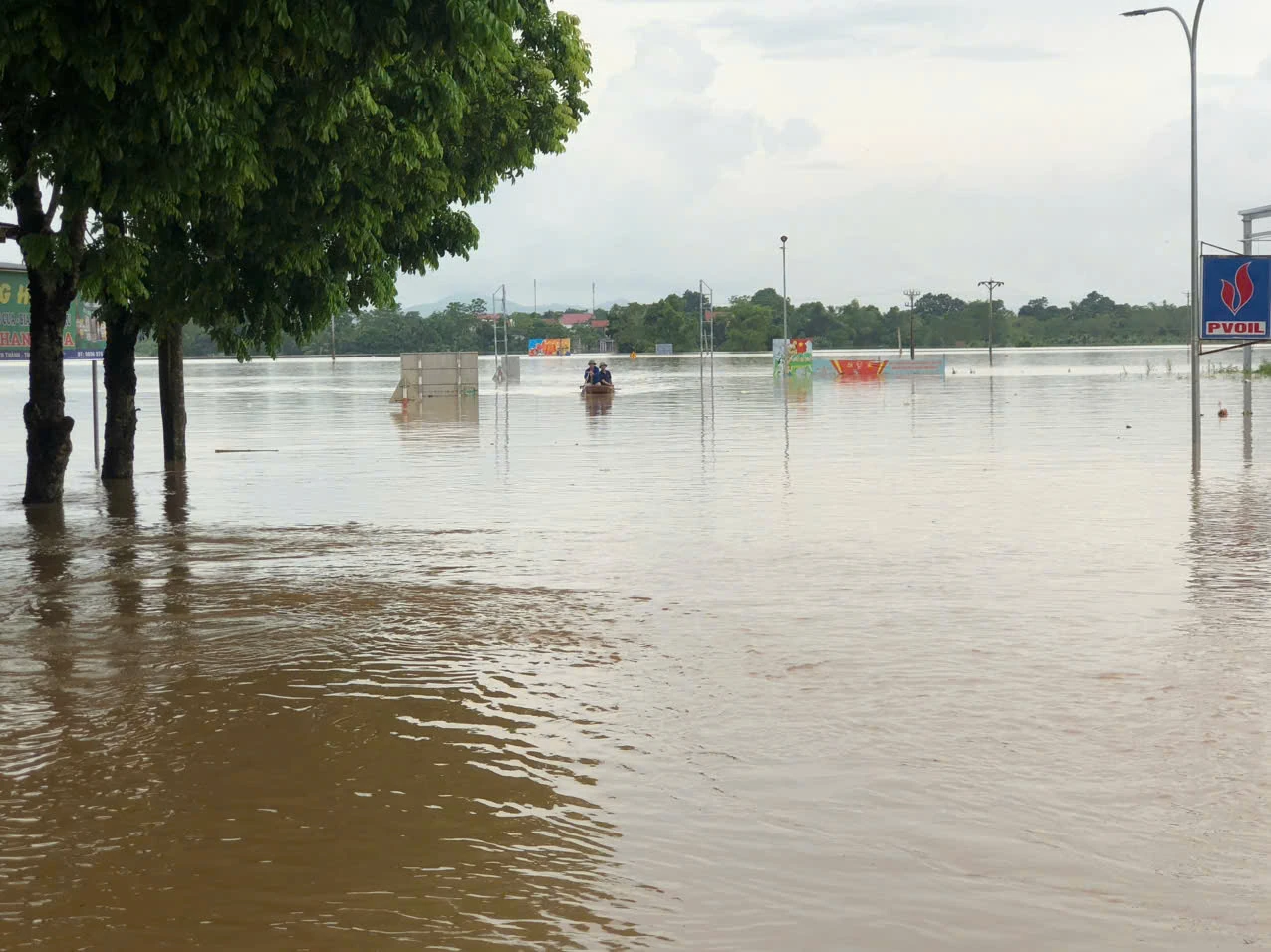 Lũ trên sông Bưởi trên mức báo động III, cô lập nhiều thôn trên địa bàn xã Kim Tân