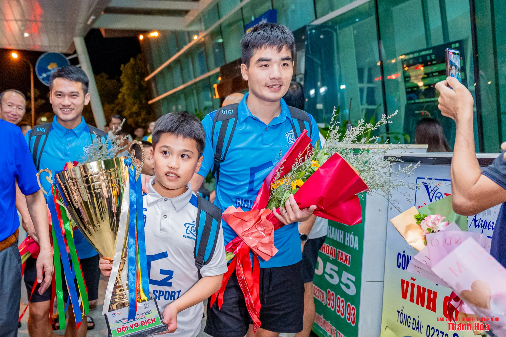 Chào đón nhà vô địch U9 Việt Hùng Thanh Hóa cùng chiếc cúp lịch sử