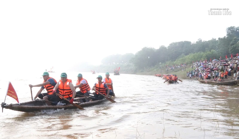 Tưng bừng lễ hội đua thuyền truyền thống trên sông Mã