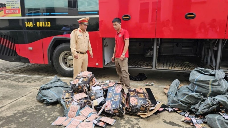 Phát hiện, thu giữ hơn 400kg lạp xưởng không rõ nguồn gốc