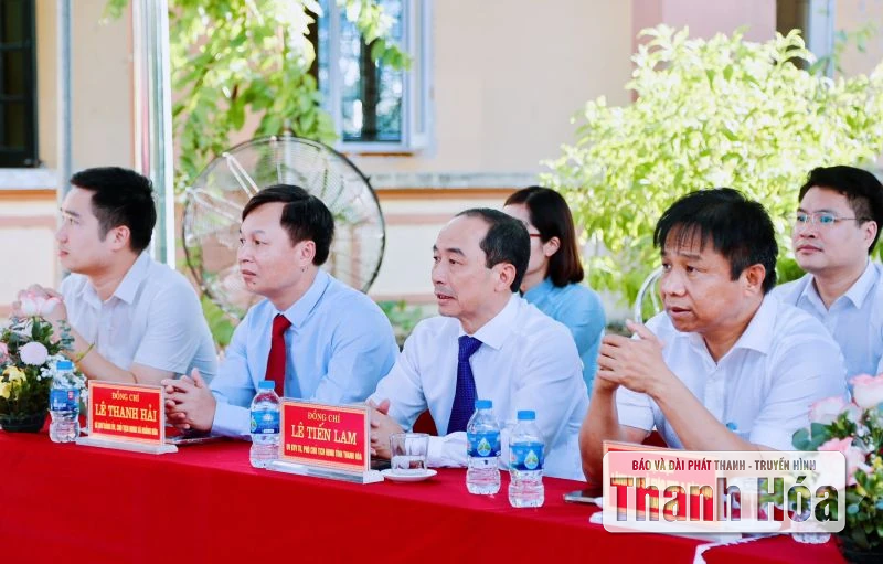Phó Chủ tịch Thường trực HĐND tỉnh Lê Tiến Lam dự khai giảng tại Trung tâm GDNN-GDTX Hoằng Hóa