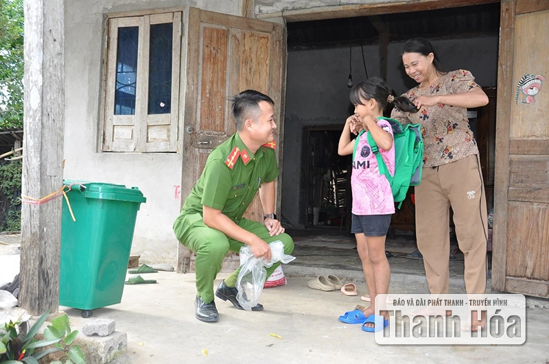Từ video lên xu hướng đến công tác “dân vận khéo” của Công an xã Trung Sơn