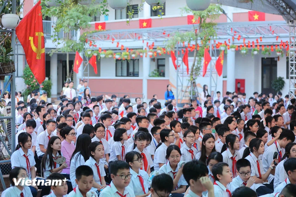 Hôm nay, hơn 950.000 học sinh toàn tỉnh bước vào năm học mới