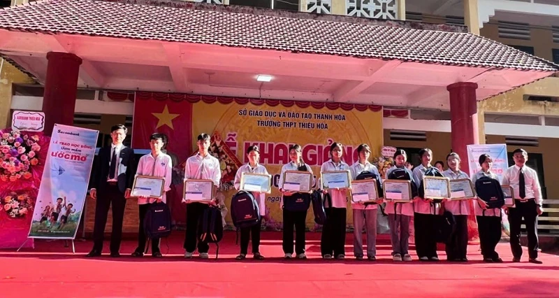 Sacombank trao học bổng “Ươm mầm cho những ước mơ” 2025