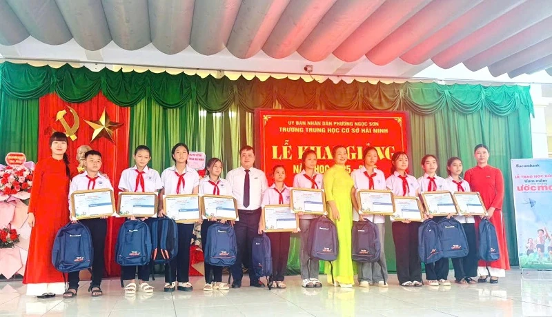 Sacombank trao học bổng “Ươm mầm cho những ước mơ” 2025