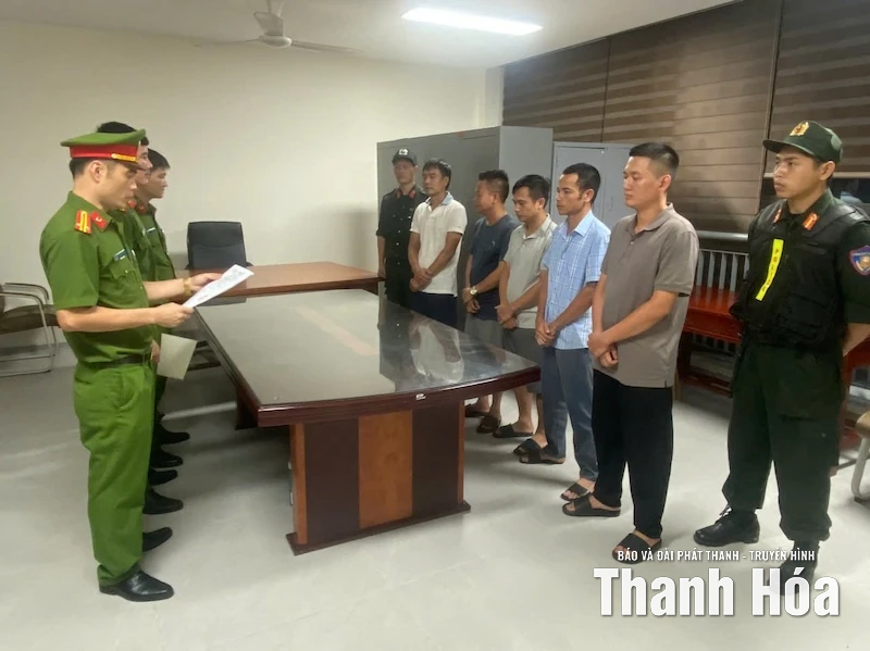 Hối lộ để thông chốt Kiểm lâm, 10 đối tượng bị khởi tố