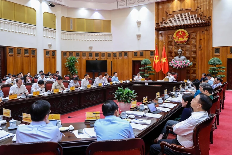 Thủ tướng: Tiếp tục đổi mới tư duy, cách làm trong đầu tư công, tập trung cho các dự án “xoay chuyển tình thế”