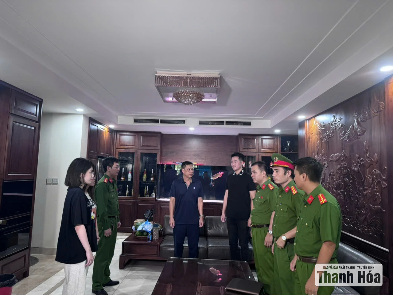 Khám xét khẩn cấp nhà riêng của đối tượng “Mạnh gỗ”