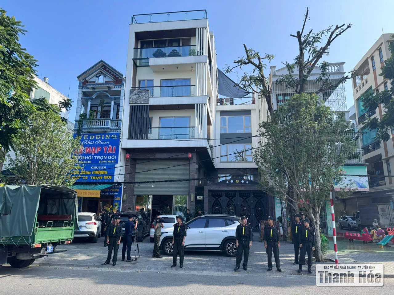 Khám xét khẩn cấp nhà riêng của đối tượng “Mạnh gỗ”