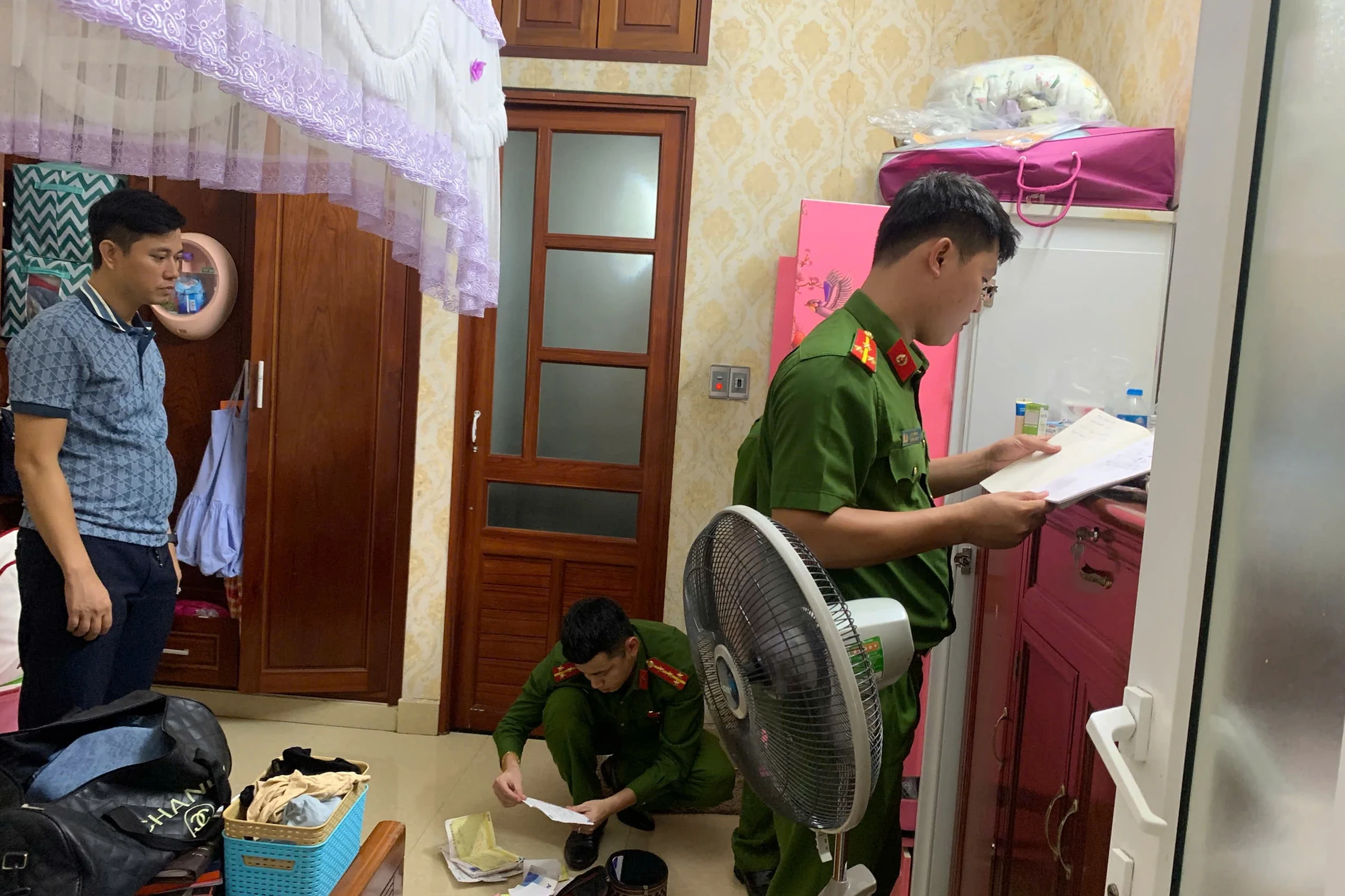 Bắt tạm giam 2 bị can liên quan đến ổ nhóm tội phạm do “Ý Ẻng ” cầm đầu