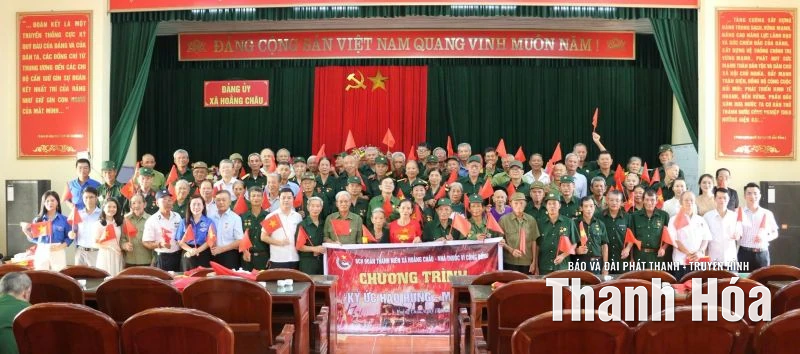 Xúc động 100 cựu chiến binh xã Hoằng Châu được mời xem phim Mưa đỏ