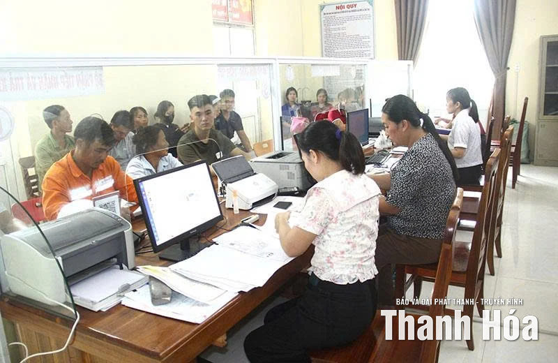 Khắc phục khó khăn để phục vụ Nhân dân