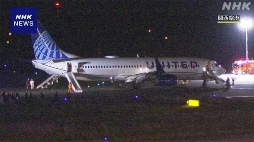 Máy bay Mỹ hạ cánh khẩn cấp tại Nhật Bản do sự cố trong khoang hành lý