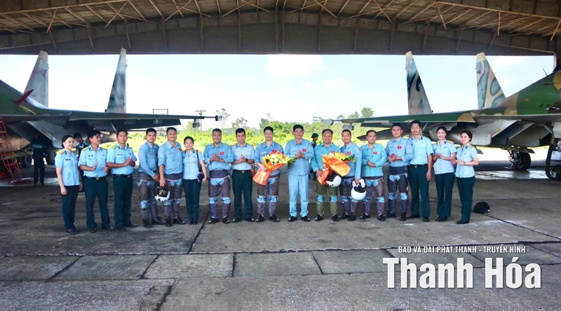 Tô thắm truyền thống Đoàn Không quân Yên Thế