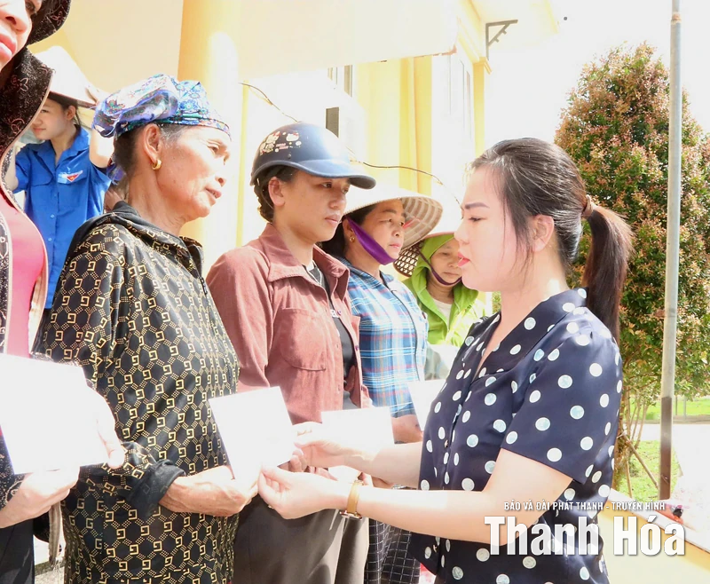 Các cấp hội phụ nữ tích cực tham gia khắc phục hậu quả thiên tai