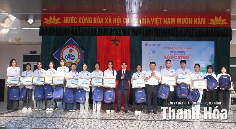 Sacombank - Chi nhánh Thanh Hóa trao học bổng “Ươm mầm cho những ước mơ”