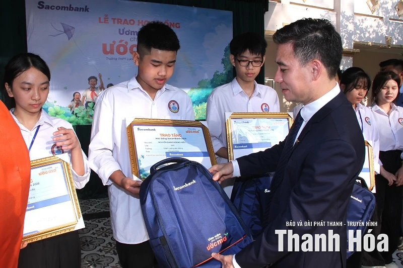 Sacombank - Chi nhánh Thanh Hóa trao học bổng “Ươm mầm cho những ước mơ”