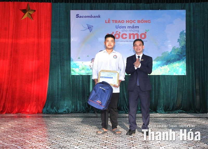 Sacombank - Chi nhánh Thanh Hóa trao học bổng “Ươm mầm cho những ước mơ”