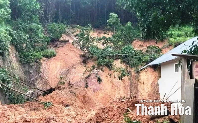 Công bố tình huống khẩn cấp về sạt lở tại Trường THCS dân tộc bán trú Mường Lý
