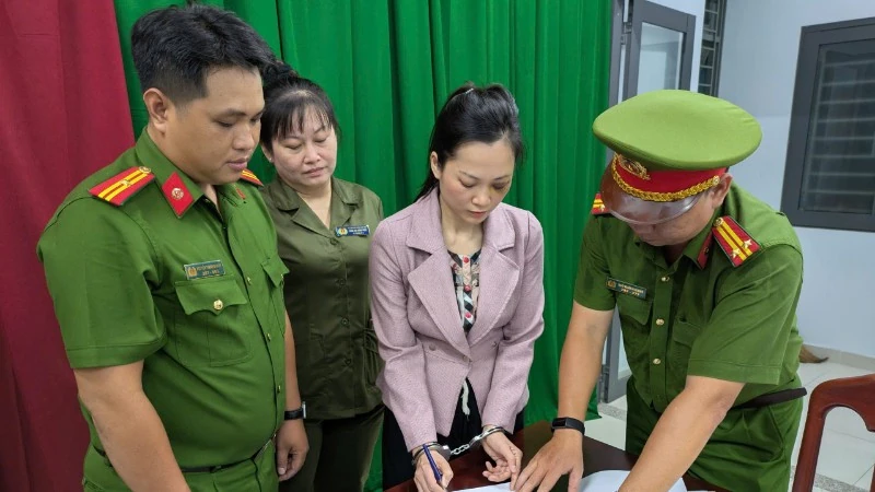 Tạm giữ hình sự chủ cơ sở nha khoa Tuyết Chinh