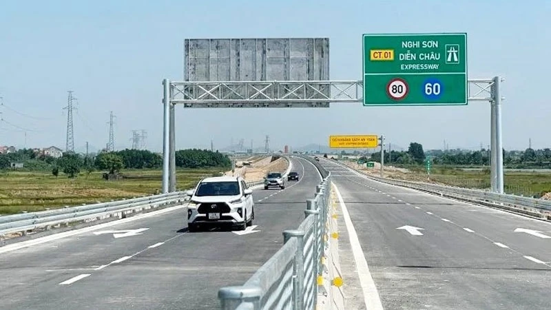 Công khai số điện thoại của lãnh đạo, chỉ huy trực tiếp thực hiện nhiệm vụ bảo đảm TTATGT trên các tuyến đường bộ cao tốc