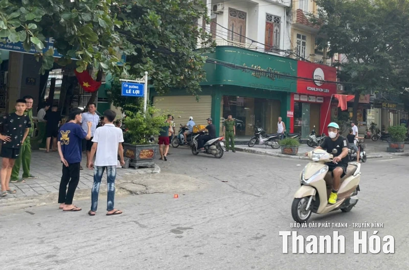 18 thanh, thiếu niên gây rối trật tự công cộng lúc nửa đêm