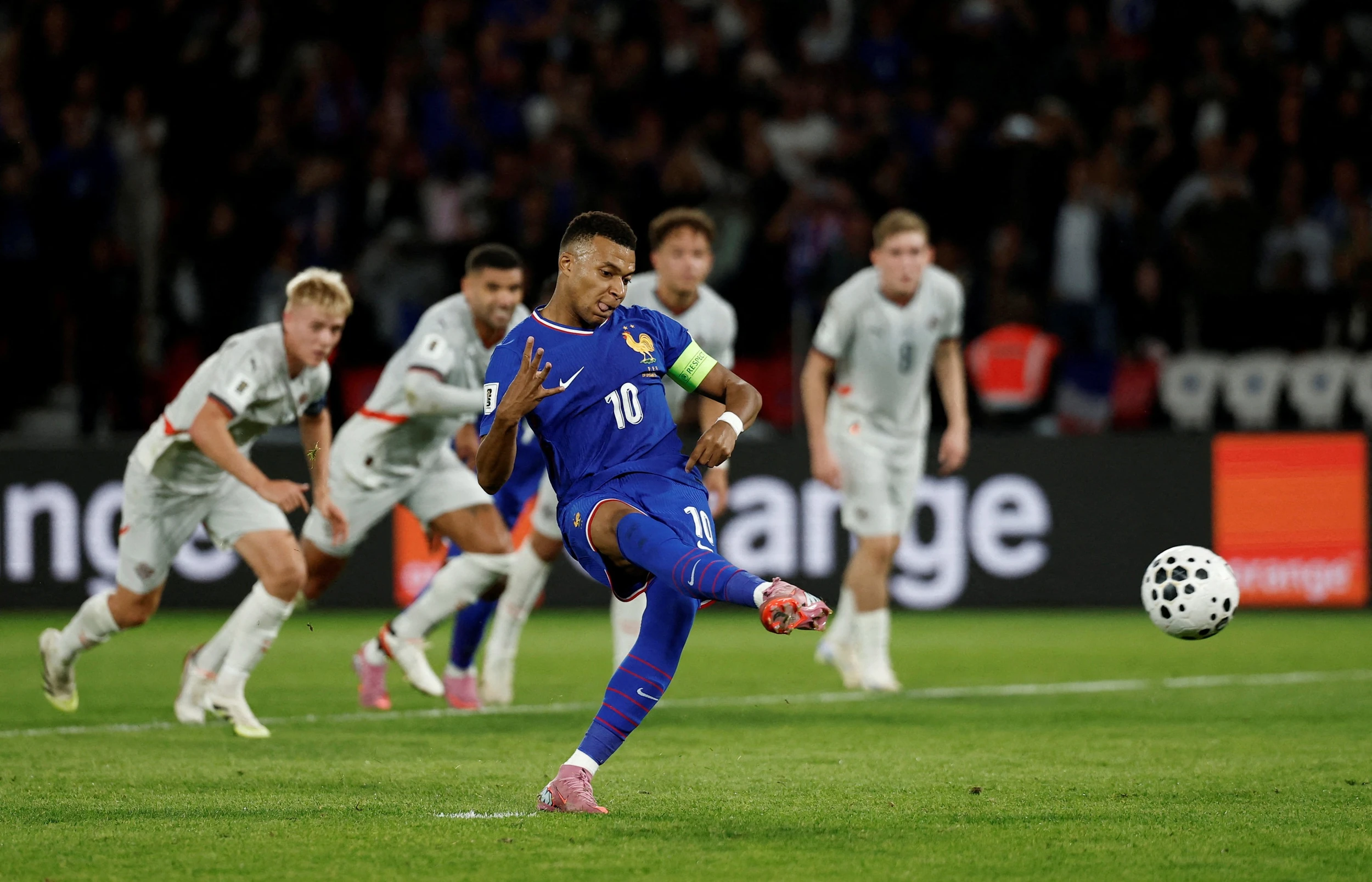 U23 Việt Nam giành vé dự vòng chung kết châu Á 2026; Ronaldo đi vào lịch sử World Cup