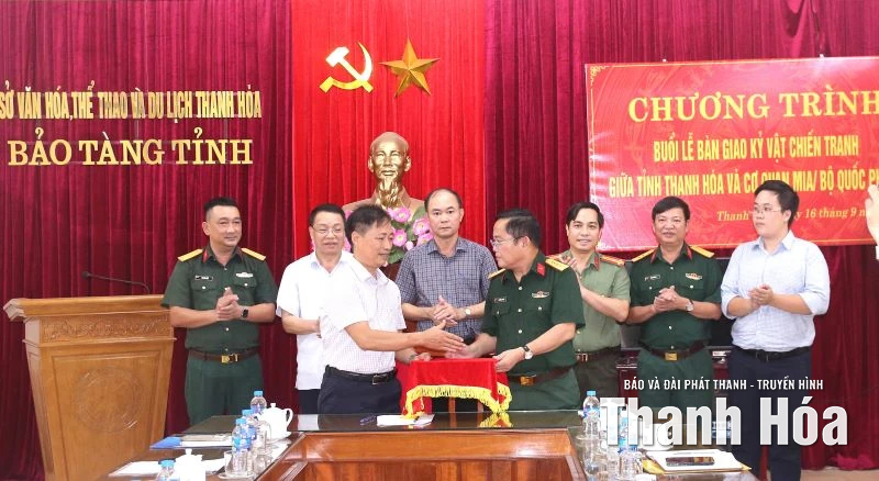 Bảo tàng tỉnh Thanh Hóa bàn giao 2 kỷ vật chiến tranh cho cơ quan MIA/Bộ Quốc phòng