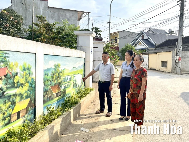 Bí thư chi bộ, trưởng thôn gương mẫu