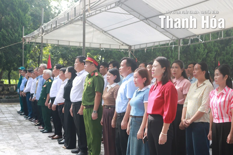 Dâng hương, dâng hoa, báo công Kỷ niệm 84 năm ngày thành lập Chiến khu Ngọc Trạo