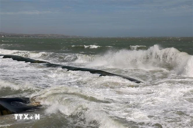 Xuất hiện áp thấp trên Biển Đông, cảnh báo mưa dông diện rộng ngày 16/9