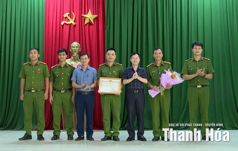 Xã Thọ Lập khen thưởng đột xuất tổ phòng, chống tội phạm