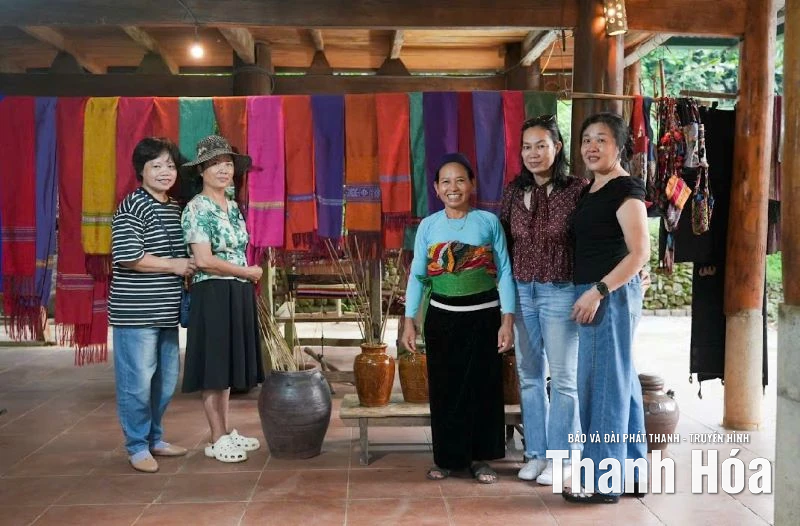 Đặc sắc không gian Triển lãm cộng đồng “Man Kháu”