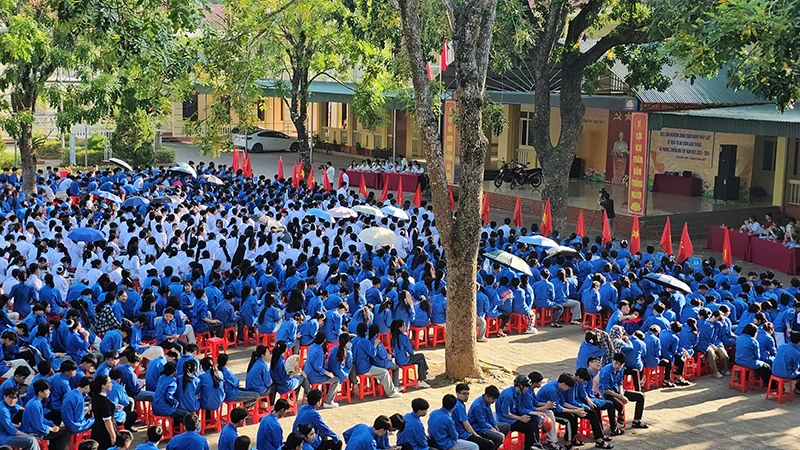 Tuyên truyền pháp luật về an toàn giao thông tại Trường THPT Triệu Sơn 1