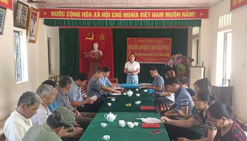 Nâng cao chất lượng sinh hoạt chi bộ ở Đảng bộ xã Cẩm Tú