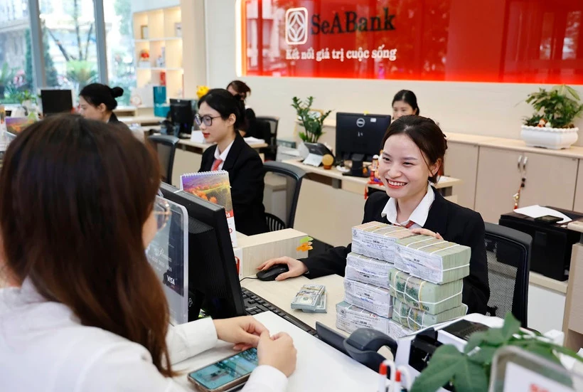 Tiền gửi khách hàng tại các tổ chức tín dụng đạt gần 15,8 triệu tỷ đồng