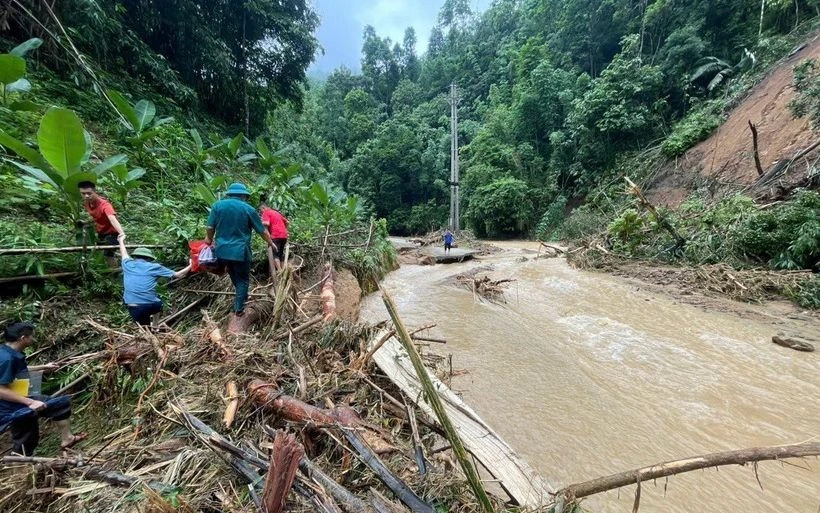 Công bố tình huống khẩn cấp thiên tai vị trí sạt lở công trình đường tràn thôn Mật Thành, xã Quý Lương