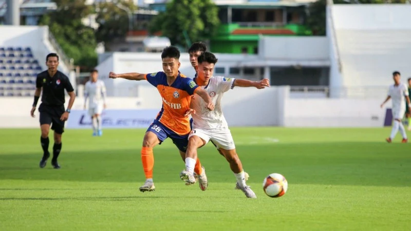 Ngoại binh từng dự Cúp C1 châu Âu rời Công an TP HCM; Sóng ngầm ở MU