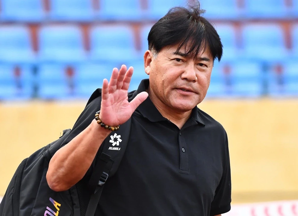 Bùng nổ ngày ra quân Champions League; Hà Nội FC sa thải HLV Teguramori