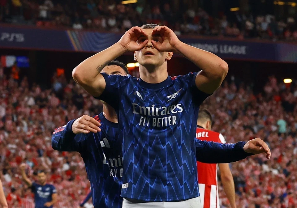 Bùng nổ ngày ra quân Champions League; Hà Nội FC sa thải HLV Teguramori