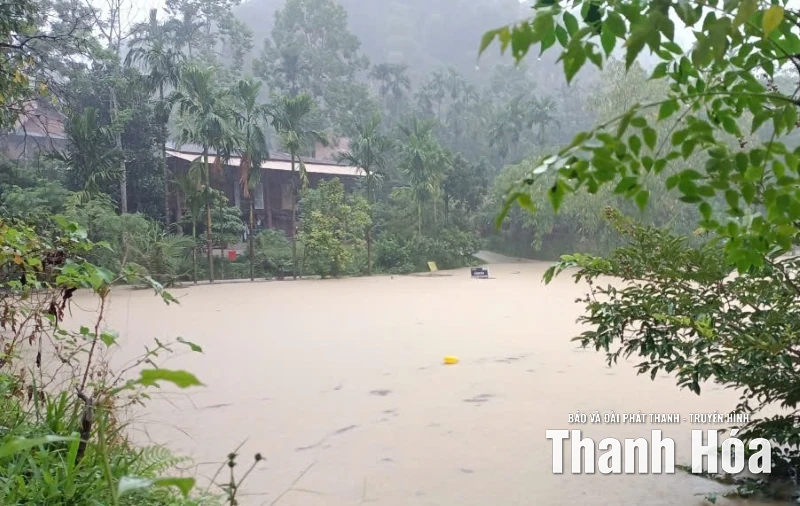 Mưa lớn gây cô lập cục bộ một số thôn của xã Vạn Xuân