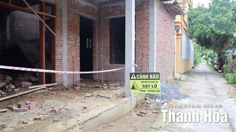 Xuất hiện 5 điểm sạt lở ven núi Linh Trường, xã Hoằng Tiến di dời khẩn cấp 12 hộ dân