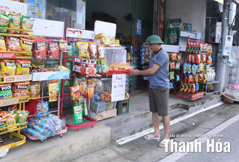 Xã Hậu Lộc ra quân giải toả hành lang an toàn giao thông