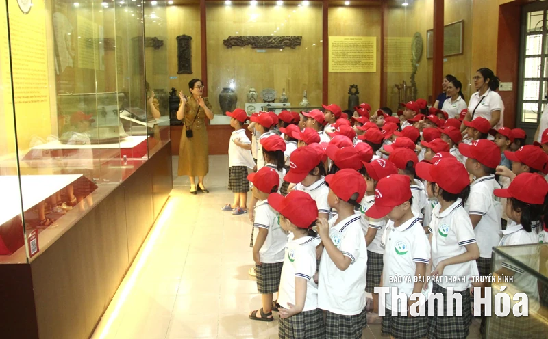 Những người kết nối lịch sử và hiện tại