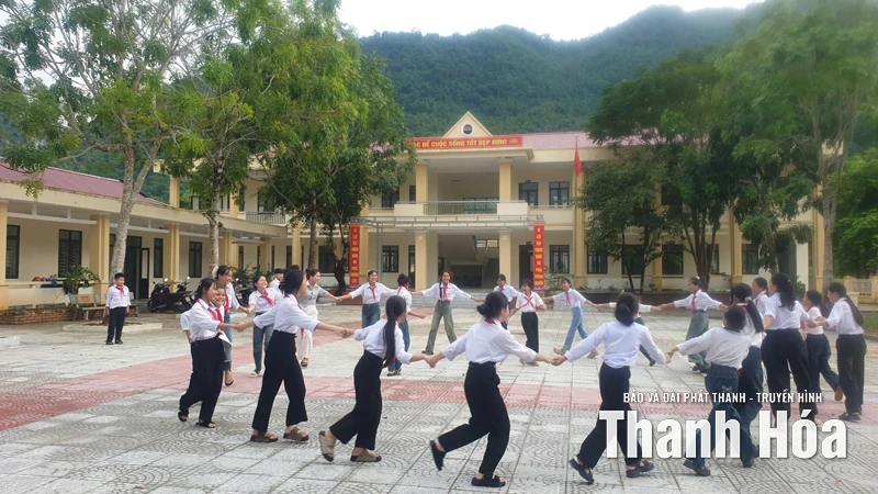 Trung Hạ chú trọng xây dựng kết cấu hạ tầng trường học