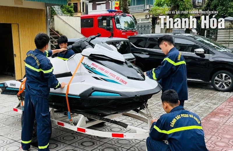 Sẵn sàng phương tiện, trang thiết bị chuyên dụng, chủ động ứng cứu sự cố thiên tai