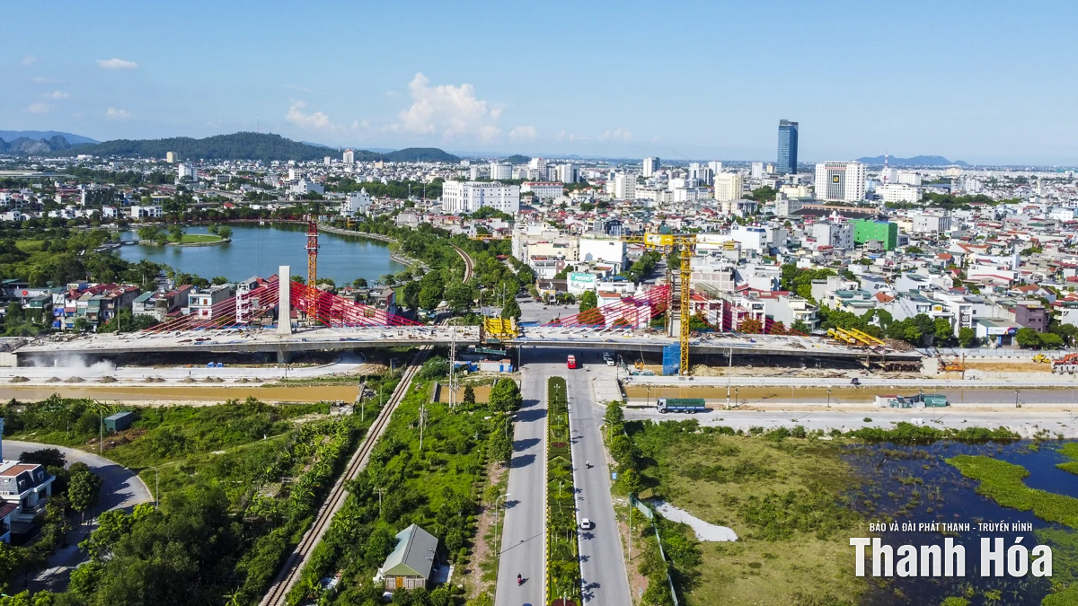 Cận cảnh cây cầu dây văng đầu tiên ở xứ Thanh