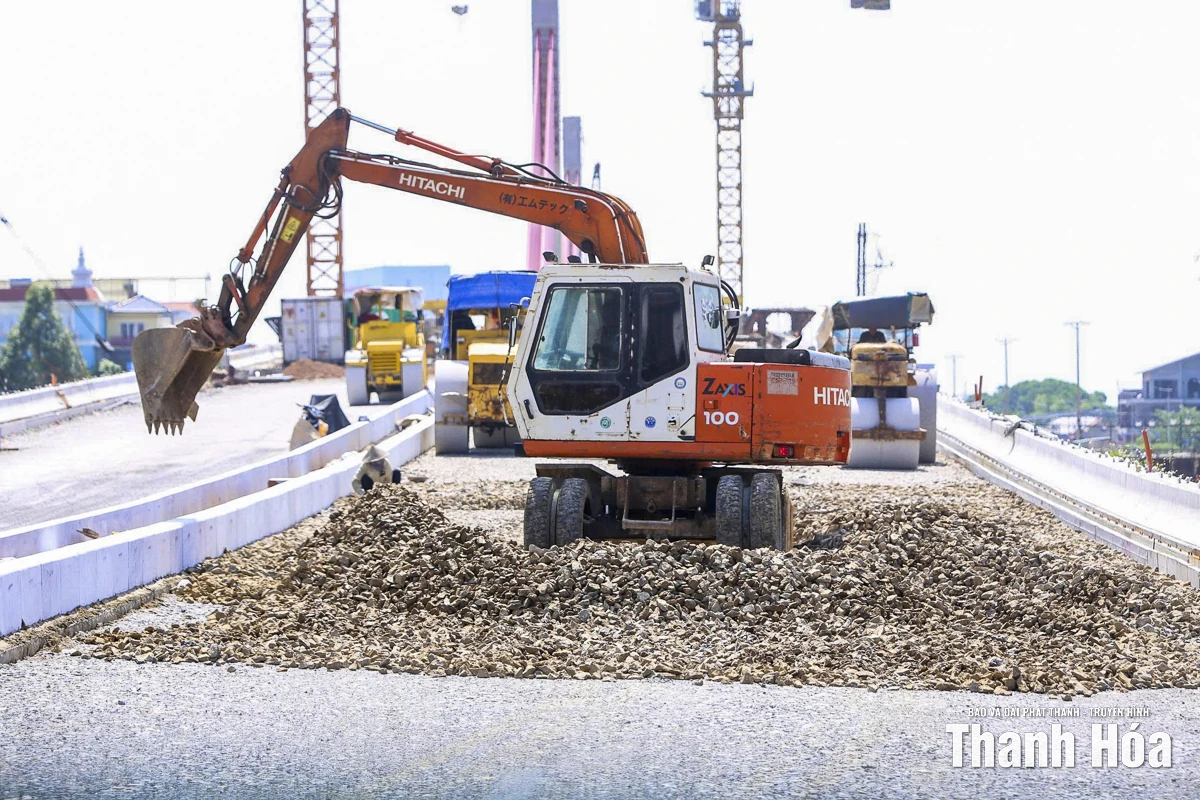 Cận cảnh cây cầu dây văng đầu tiên ở xứ Thanh