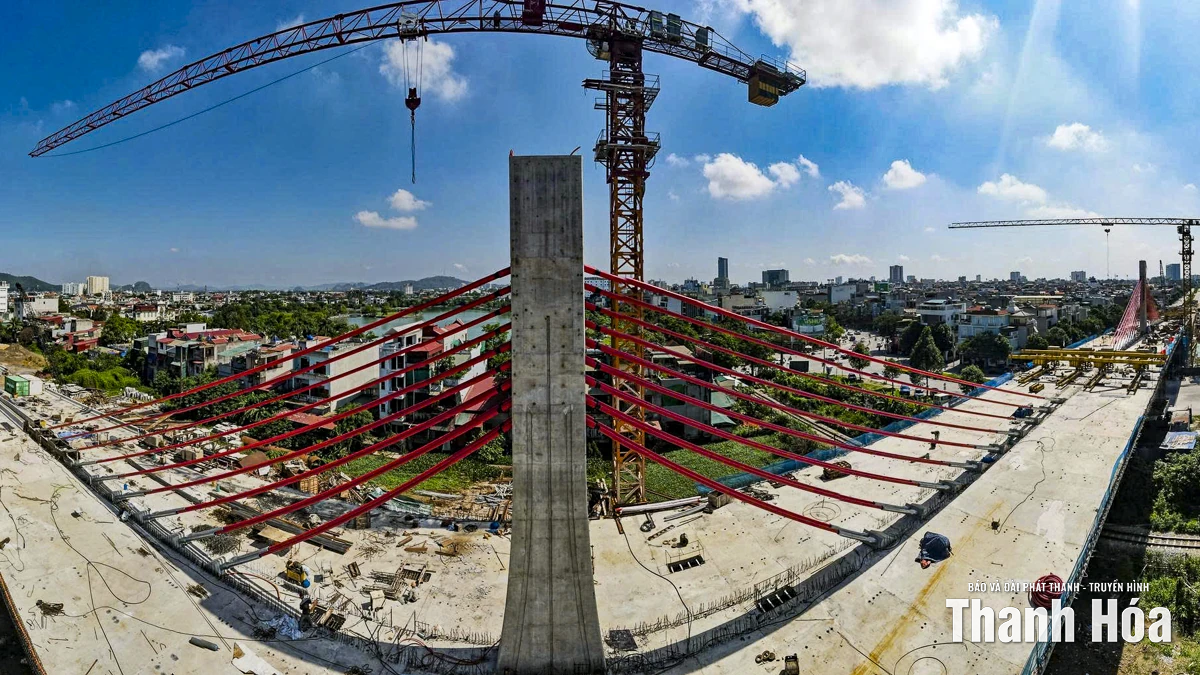 Cận cảnh cây cầu dây văng đầu tiên ở xứ Thanh